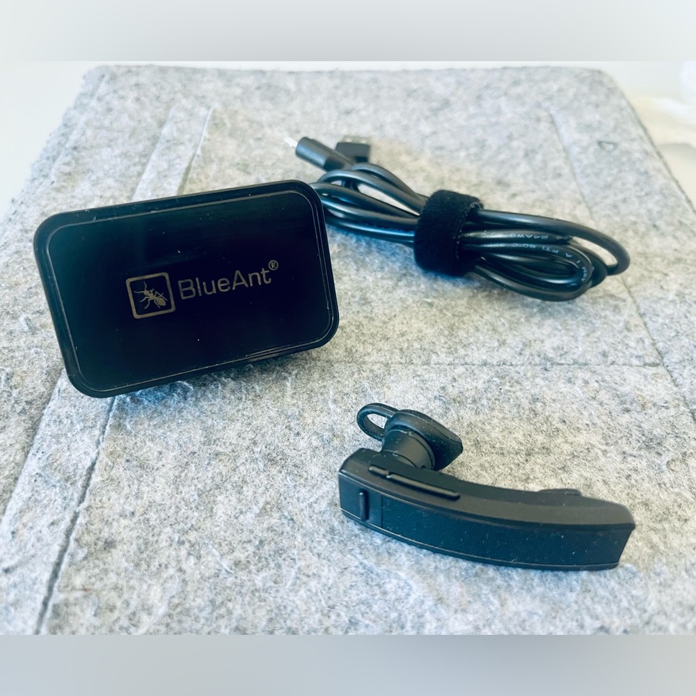 BlueAnt Blue Ant Q2 Bluetooth Headset Headphone Earpiece (Pre-Owned)